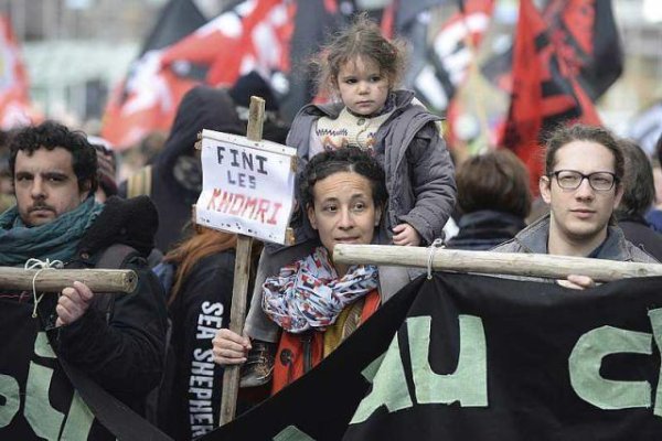 Rennes. Des milliers des manifestants, des centaines de matraques, un centre-ville militarisé