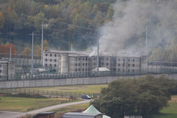 Les forces spéciales font plier les mutins de la prison d'Aiton (Savoie) 