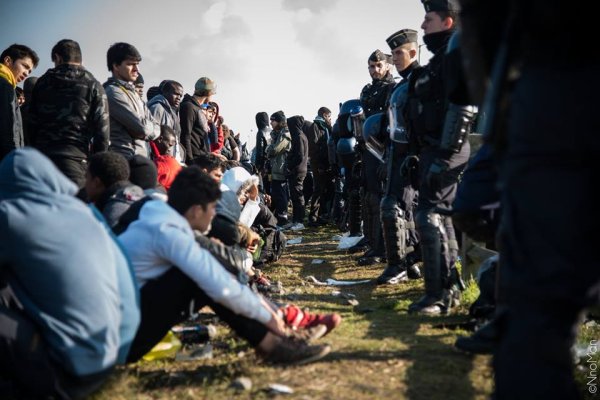 « Fin du camp de Calais » ? La situation reste dramatique et les CRS se tiennent prêts à réprimer 