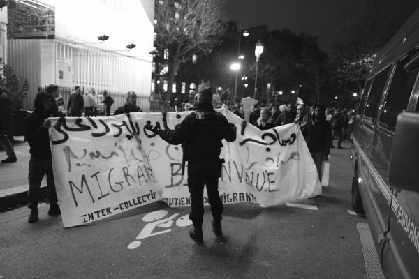 [Photoreportage] Par milliers dans les rues pour dire haut et fort "Migrant-es bienvenue !"