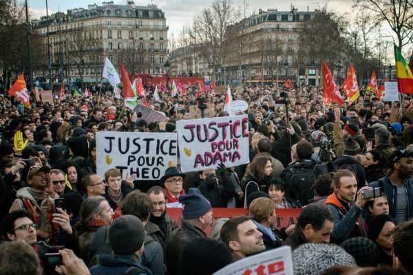 A Paris, contre les violences policières, soutien massif à Théo