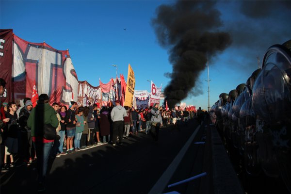 Première grève générale contre Macri en Argentine 