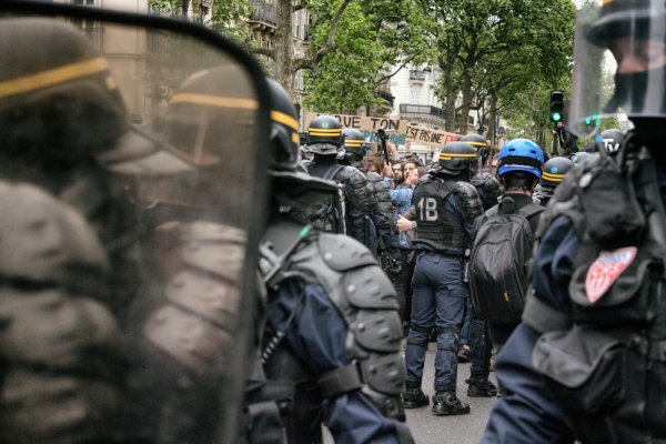 Troisième tour social : la police provoque, frappe et gaze les manifestants