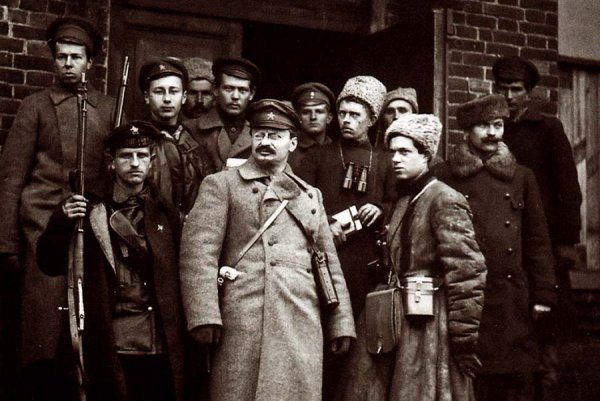 Léon Trotsky : thèses sur la révolution et la contre-révolution (1926)