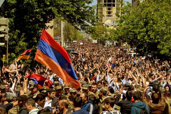 Le premier ministre arménien démissionne, troubles dans un pays allié du Kremlin