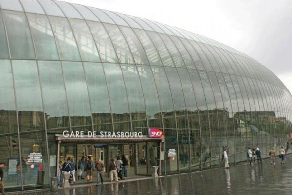 Après avoir vendu la Gare du Nord à Auchan, la SNCF brade la gare de Strasbourg !