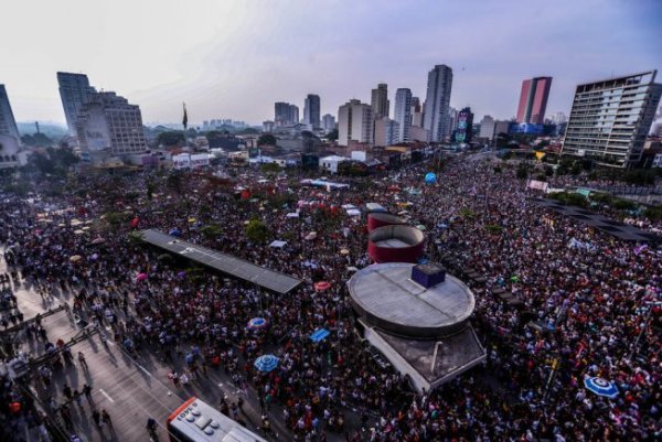 Brésil. Des centaines de milliers de femmes dans les rues contre le candidat de l'extrême-droite 