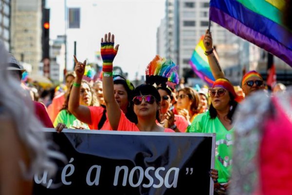 Pride au Brésil : 3 millions de personnes manifestent et défient Bolsonaro 