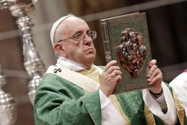 Le Vatican contre les homosexuels et Bergoglio contre les gauchistes : la fin de la « fièvre papale » ?