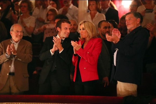 Qui sont les irresponsables ? Quand Macron allait au théâtre pour inciter à sortir malgré le coronavirus