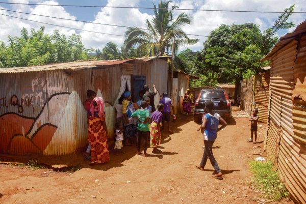 La propagation du virus s'accélère à Mayotte : le lourd tribut d'une gestion coloniale à la française
