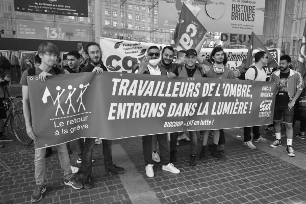Piquet de grève des Biocoop le 1er août : « L'écologie sans la lutte des travailleurs c'est du jardinage »