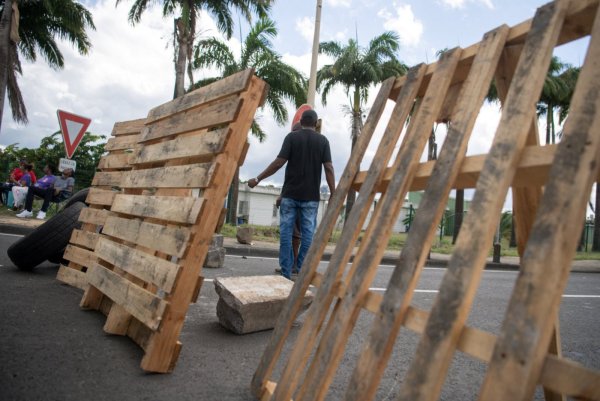 L'Etat décrète un couvre-feu illimité en Martinique : solidarité face à la répression coloniale !