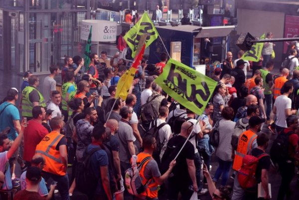 Grève à la gare Saint Lazare : « on nous change nos horaires de la veille au lendemain, c'est un calvaire »