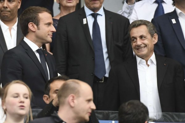 « Macron, c'est moi en mieux ! », blague Sarkozy