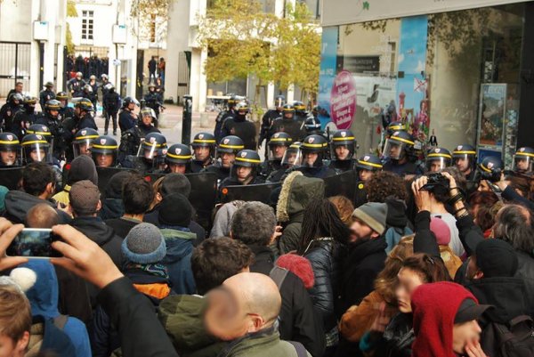 Nantes : les socialistes expulsent les enfants et matraquent celles et ceux qui les soutiennent