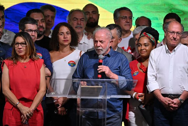 Brésil : Lula remporte les élections à une courte majorité, dans un paysage politique polarisé à droite