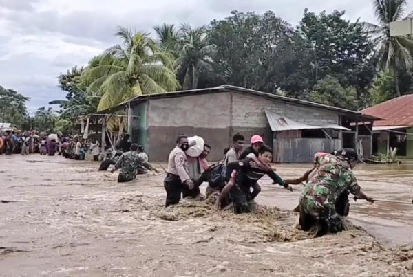 110 morts des inondations en Indonésie, la déforestation directement responsable