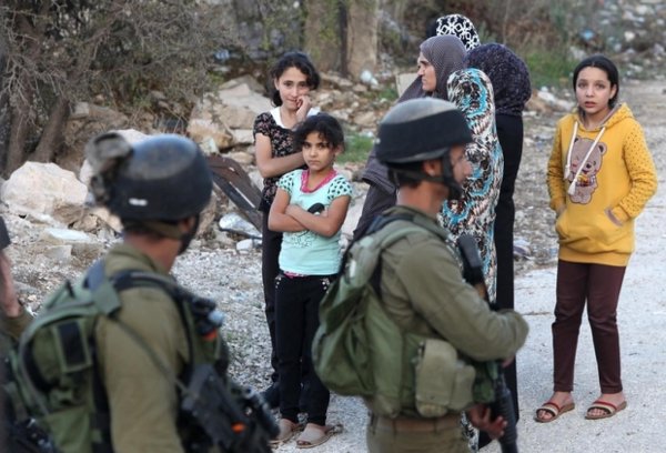 Les militaires israéliens tuent par balles un jeune palestinien de 15 ans