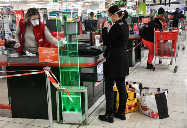 Des supermarchés réservent leurs masques aux clients munis de carte de fidélité