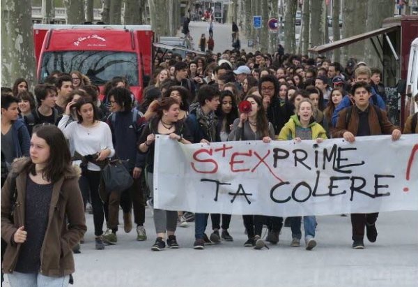 A Lyon. Mobilisation massive, plus de 30 000 manifestants, on maintient la pression 