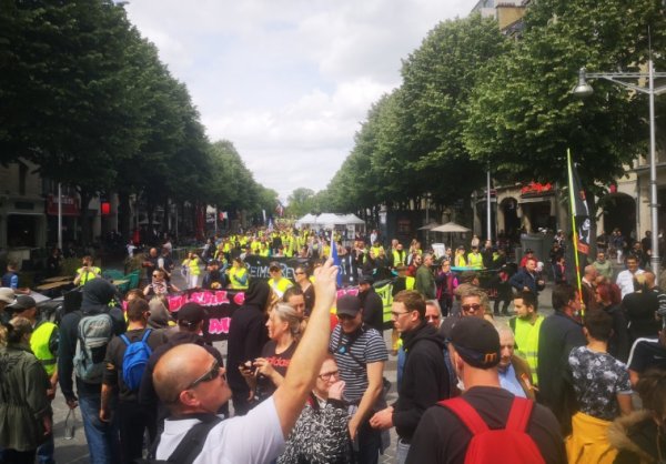 VIDEOS. Acte 27 : à Reims, des milliers de Gilets jaunes manifestent dans une ambiance électrique 