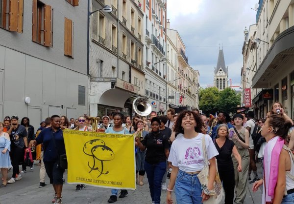 « Fier·e·s et banlieusard·e·s » : 10 000 personnes marchent à Saint-Denis pour les fiertés LGBTI+