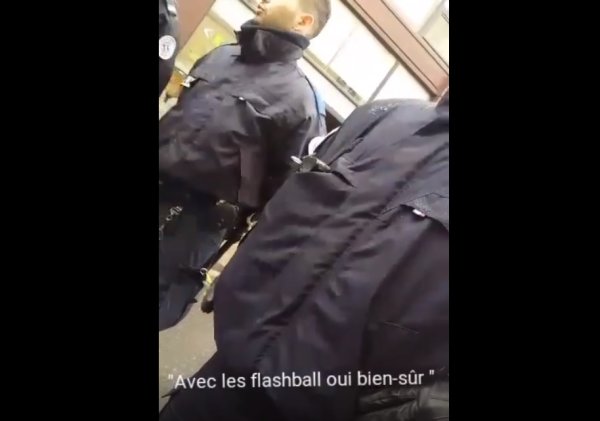 VIDEO. Flashball : des policiers affirment avoir le droit de tirer dans la tête des manifestants