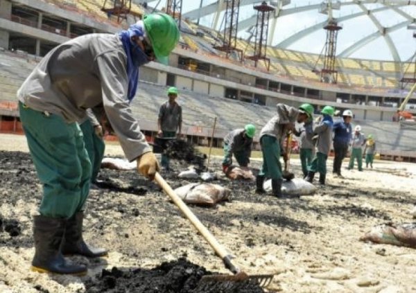 Vinci fait de l'esclavage au Qatar pour construire ses stades 