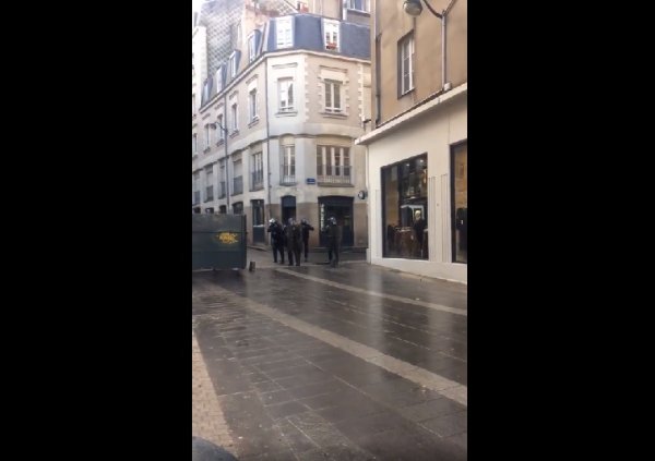 VIDEO. A Nantes, un policier tire sur la foule au LBD pendant l'acte 56
