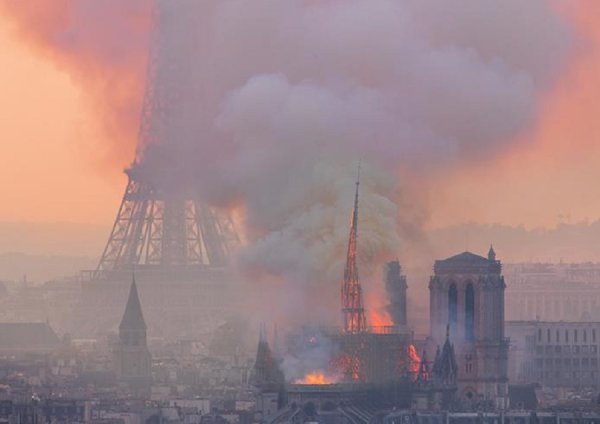 Peut-on être révolutionnaire et s'émouvoir de l'incendie de Notre-Dame ?