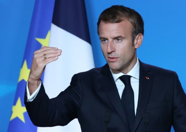 « 15h à 20h d'activité / semaine » pour toucher le RSA : Macron déclare la guerre aux pauvres