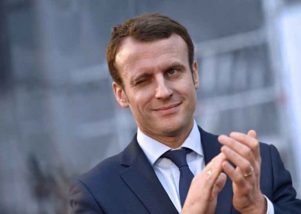 Le « plan caché » de Macron : Quand le « modernisme » a un goût de Moyen-Age
