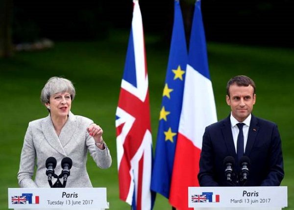 Macron rencontre May et confirme son désir d'autoritarisme 