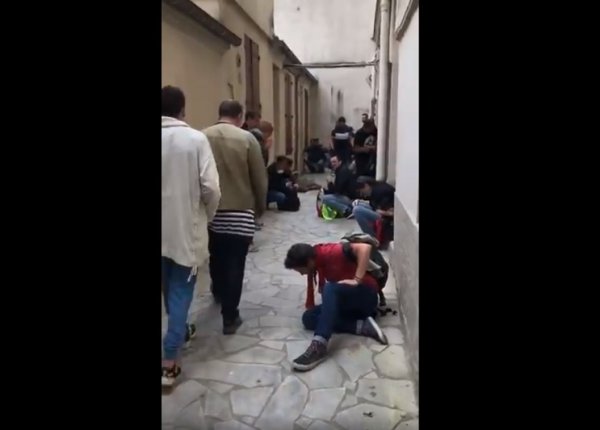 VIDEO. Après des gazages massifs, les manifestants se réfugient dans un immeuble du boulevard de l'Hopital 