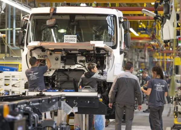 Droit de retrait à Renault Trucks : « Produire des camions est la seule chose qu'ils ont en tête »