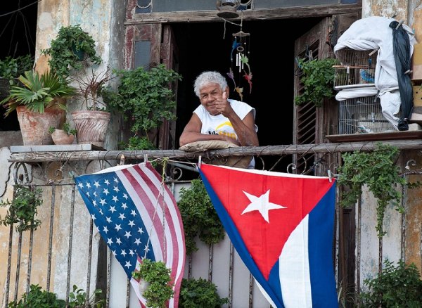 Cuba et Etats-Unis. Ambassades, drapeaux et business