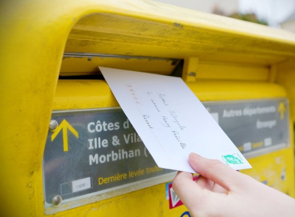 A l'ère d'internet, les députés reçoivent 12 000€ chacun pour des frais de courrier postal…
