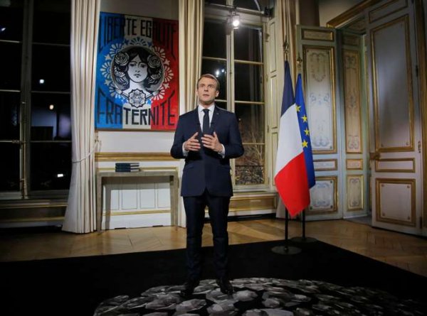 Vœux de Macron : l'autruche qui pratique la méthode Coué