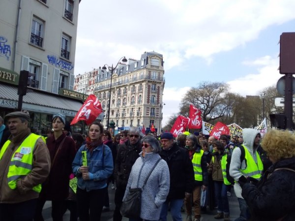 Loi « anti-casseur » : des milliers de manifestants pour défendre le « droit de manifester » 