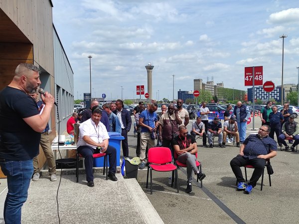 Aéroport de Roissy : la CGT prépare une grève le 9 juin et revendique 300€ d'augmentation pour tous