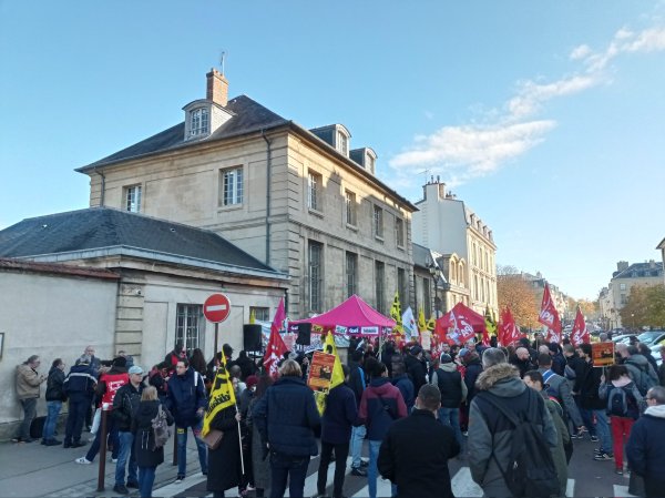 Répression syndicale : plus de 200 personnes rassemblées pour soutenir Gaël Quirante