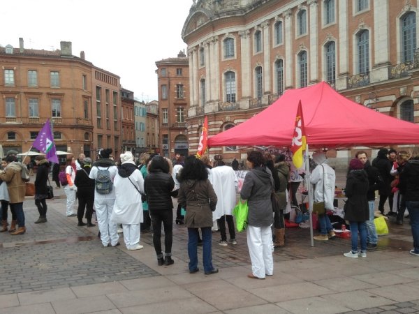 Rassemblement des grévistes du CHU de Toulouse au Capitole