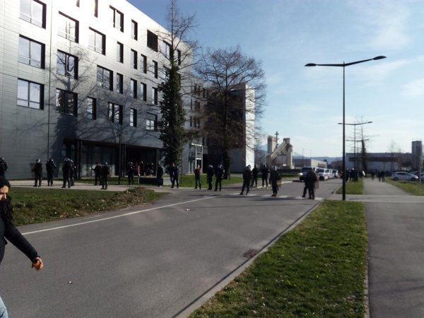 Université de Grenoble : "Les CRS nous ont matraqué.e.s sans sommation"