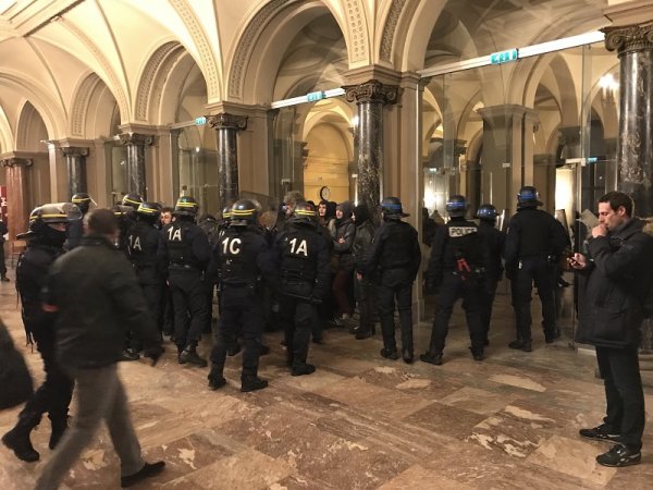 Strasbourg. Les flics envahissent le Palais Universitaire qu'occupent des étudiant.e.s