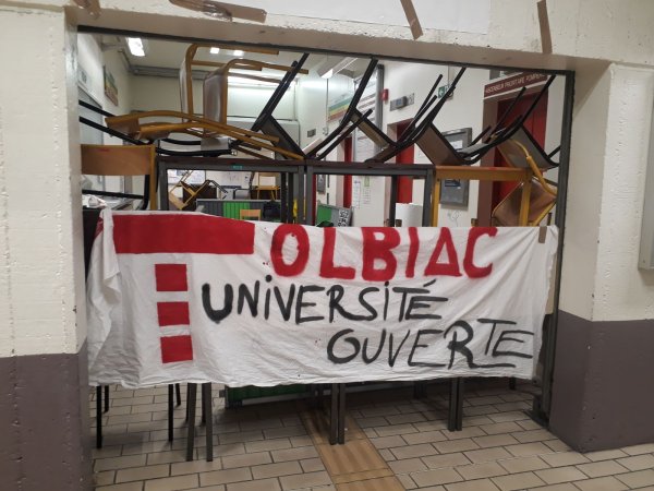 A Tolbiac, les 950 étudiants en AG reconduisent l'occupation jusqu'au 3 avril