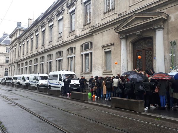 Les enseignants non-titulaires de Lyon 2 condamnent les violences policières du 14 mai