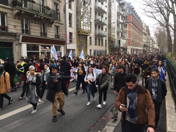 4000 étudiants en manifestation spontanée dans Paris contre la hausse des frais d'inscription