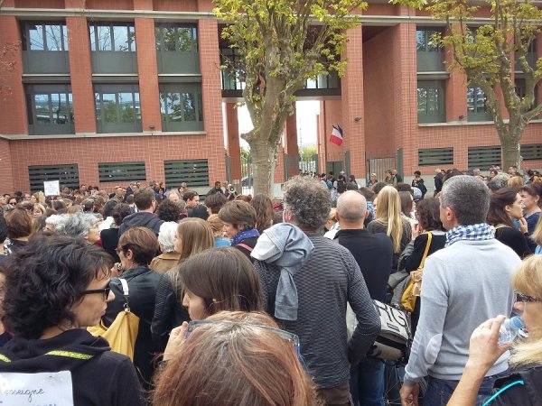 Toulouse. Plus de 300 enseignants mobilisés en hommage à Christine Renon