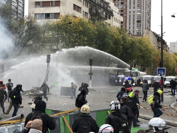 Acte 53. Point à la mi-journée : blocages, barricades, répression et interdiction de manifestation